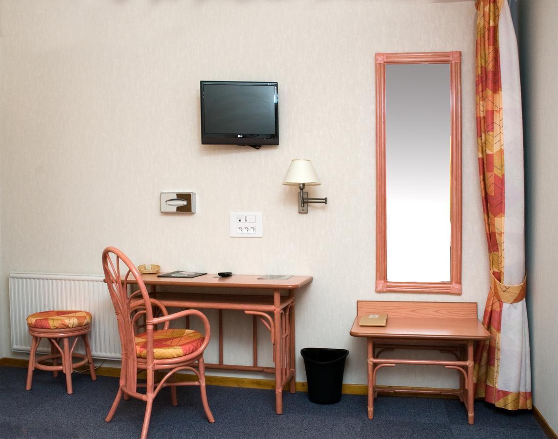 Hotel De Normandie Conches-en-Ouche Экстерьер фото
